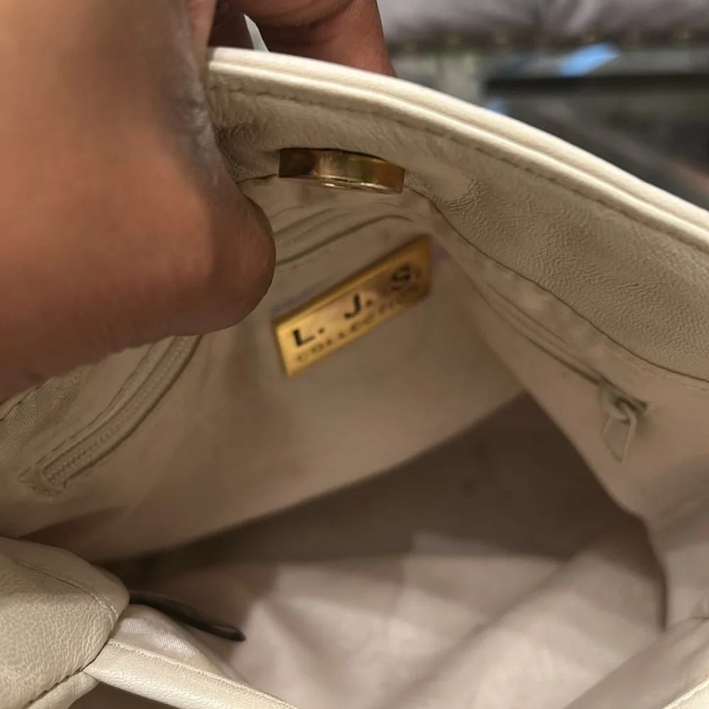 Ivory & gold hand bag with gold-chain shoulder straps. Look like “ old $$!” - Picture 6 of 6